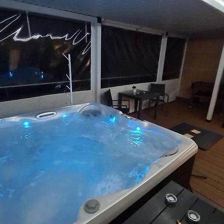 Apartament - Jacuzzi Жешов Екстериор снимка