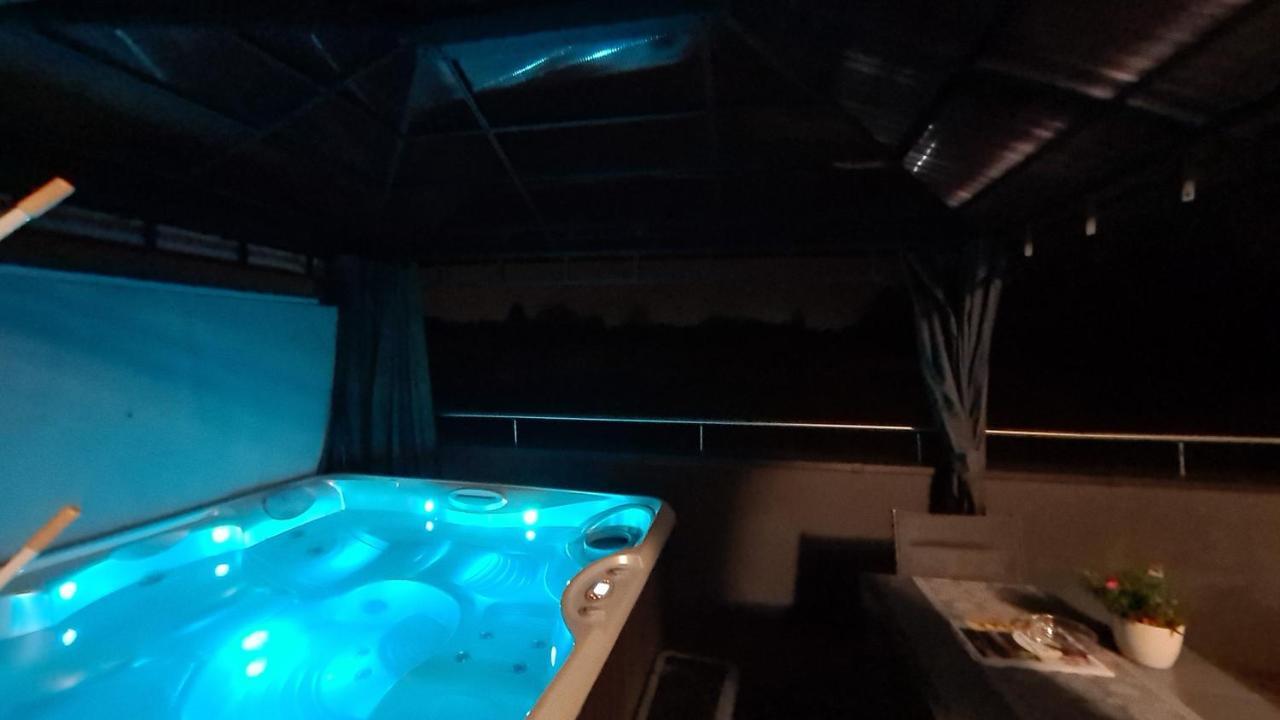 Apartament - Jacuzzi Жешов Екстериор снимка