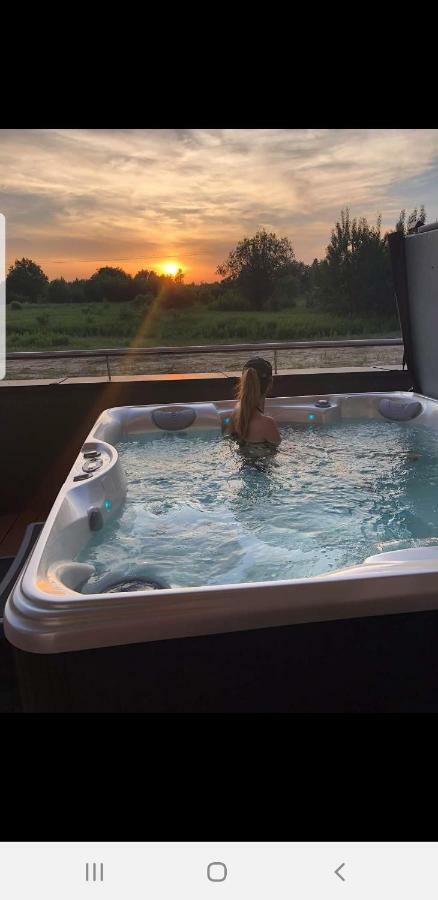 Apartament - Jacuzzi Жешов Екстериор снимка